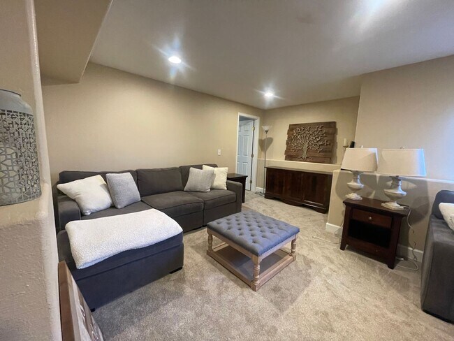 Building Photo - $0 DEPOSIT OPTION. 4 BEDROOM 3 BATHROOM HIGHLANDS RANCH HOUSE NEAR CHATFIELD STATE PARK