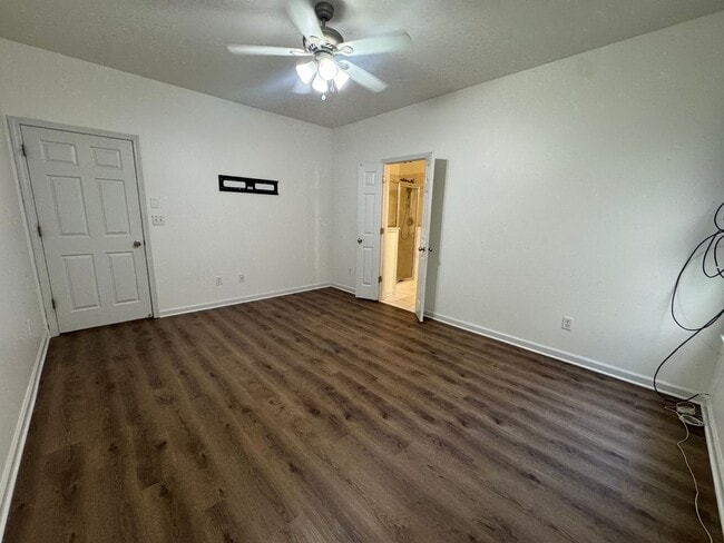Building Photo - 1343 Island Pl E