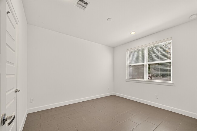 Building Photo - 1735 Eado Point Ln