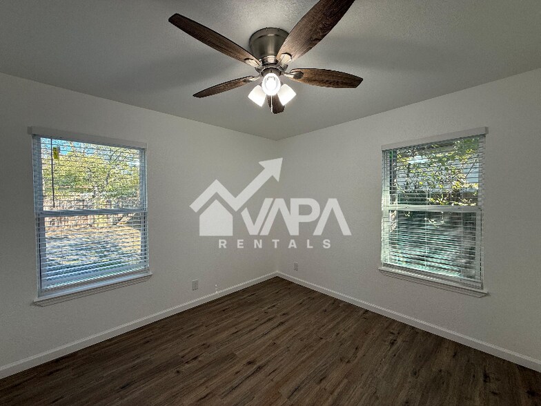 Building Photo - 143 Huxley Dr