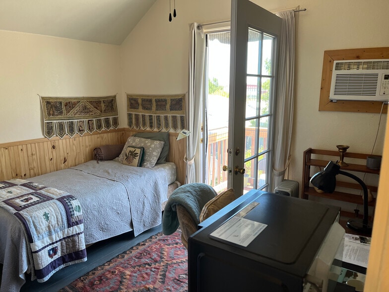 Balcony room - 321 Nevada St