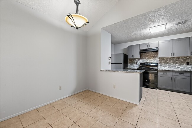 Building Photo - 16106 Barbarossa Dr