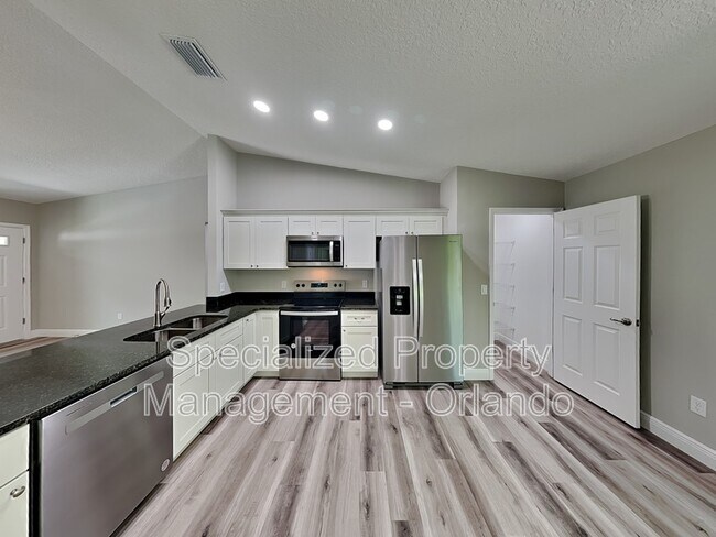 Building Photo - 9399 N Del Rio Way