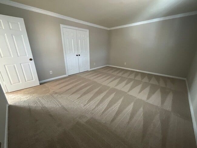 Building Photo - 1006 W Barton St