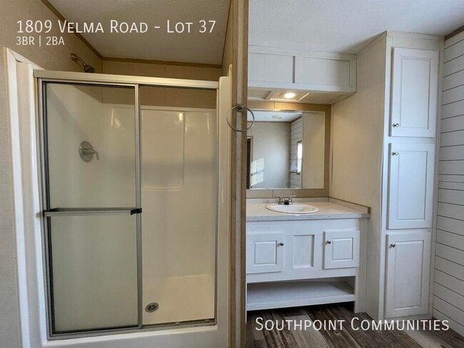 Building Photo - 1809 Velma Rd