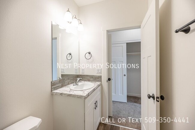 Building Photo - 164 E Montmorency-A