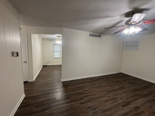 Building Photo - 1010 Larkin Dr