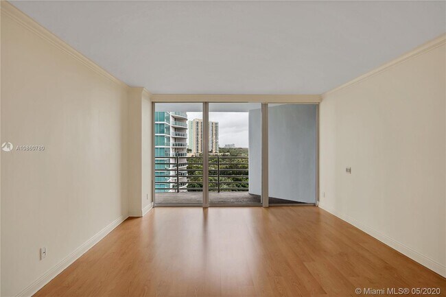Building Photo - 2025 Brickell Ave