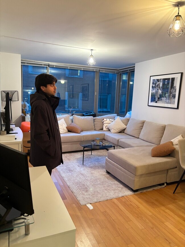 Building Photo - 290 8th Ave