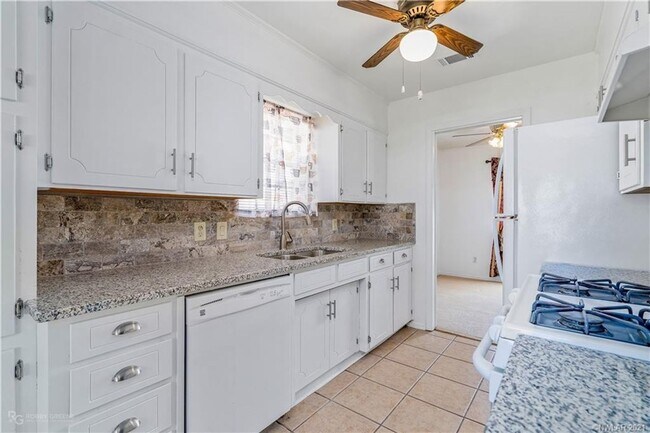 Building Photo - Updated 3 bed/ 2 bath home in South Bossier