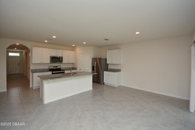 Building Photo - 285 Sunset Point Dr