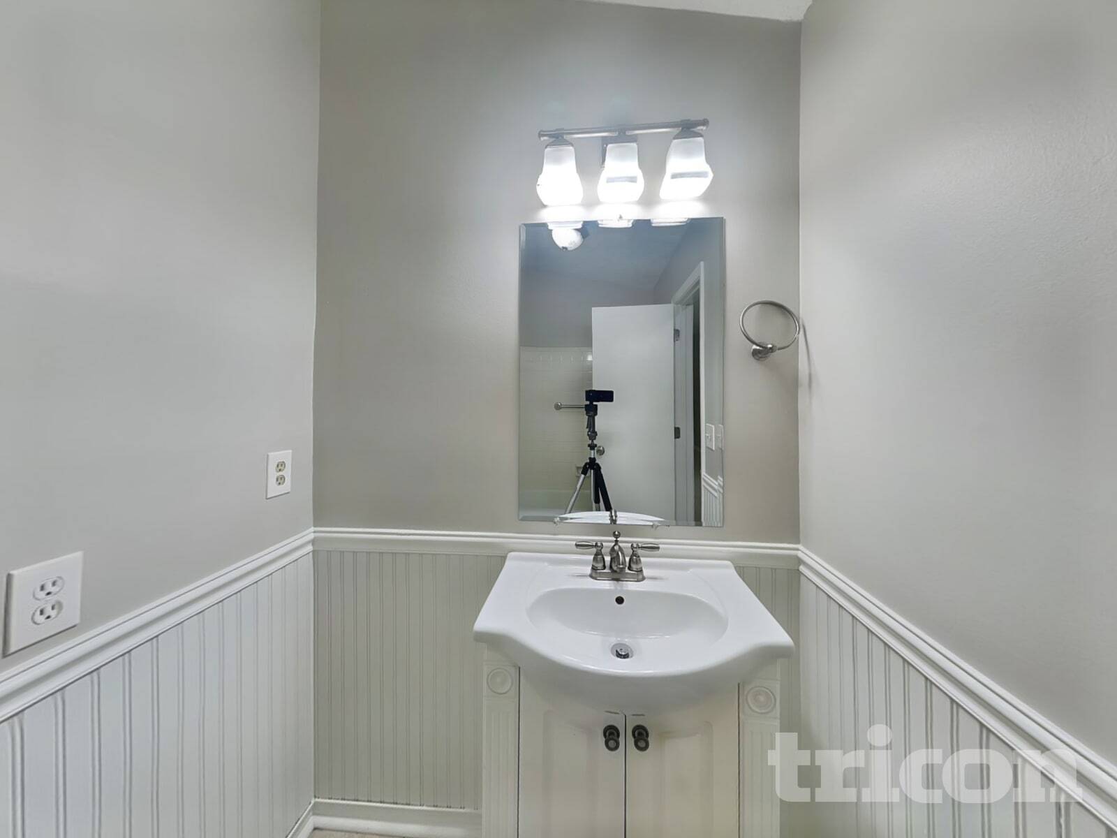 Building Photo - 811 Riverstone Ln