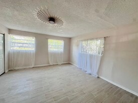 Building Photo - 6650 Pinnochio Dr