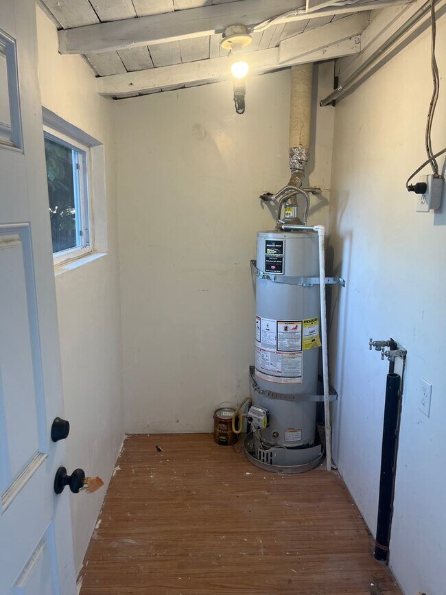 Building Photo - 334-336 E School St.