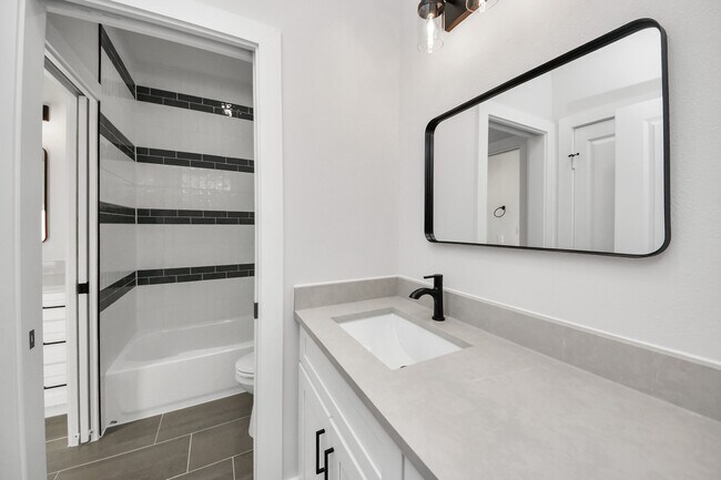 Building Photo - 8306 Comal St