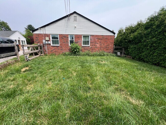 Building Photo - Stunning Single Family Home in King of Pru...