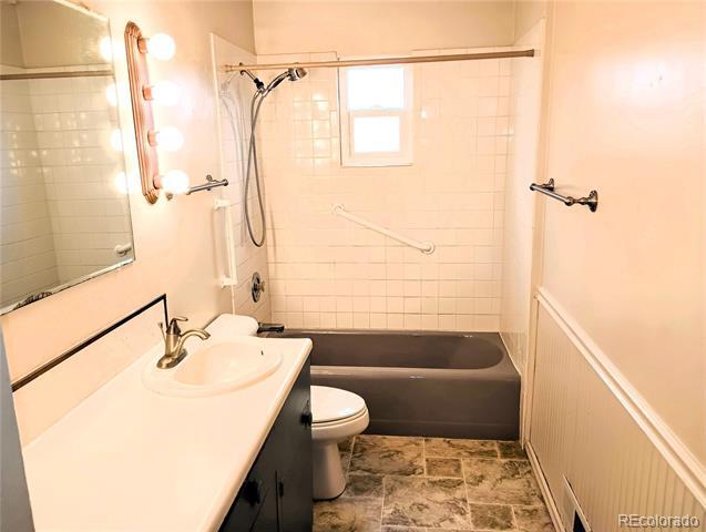 Building Photo - 1927 Alpine Dr