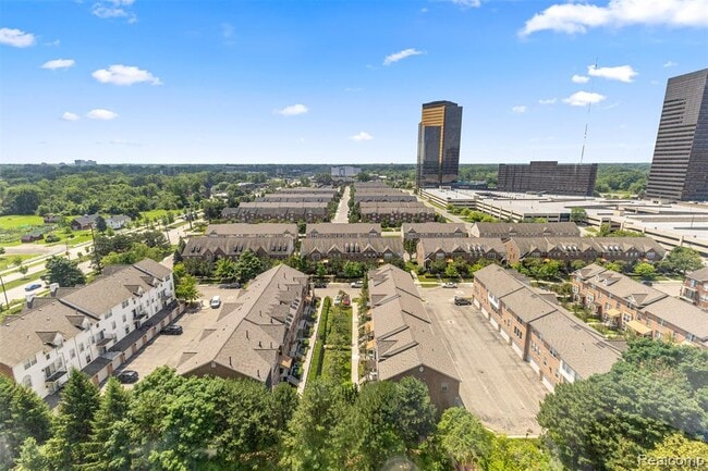 Building Photo - 5000 Town Center Dr