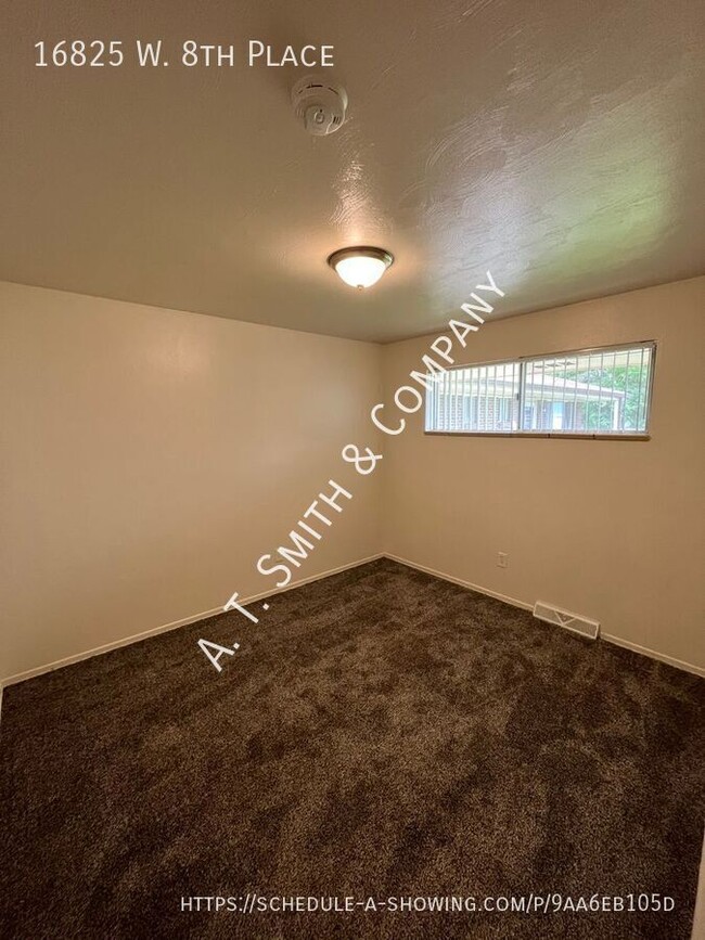 Building Photo - Pet Friendly Golden 2 bed 1 bath with Wash...