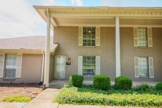 Building Photo - 2 bed 1.5 bath townhome located in the Millersville area.