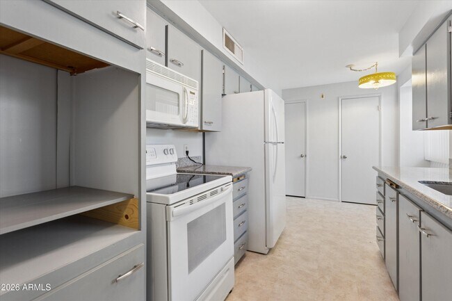 Building Photo - 3308 E Camelback Rd