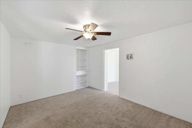 Building Photo - 241 E Elwood St