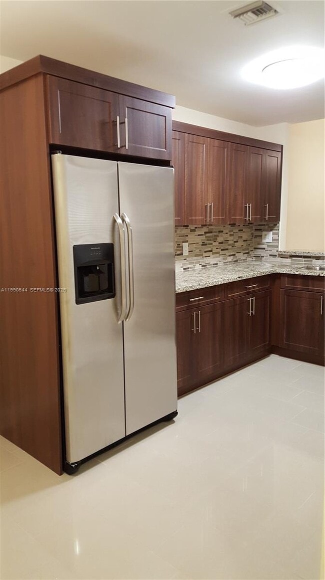 Building Photo - 453 Lakeview Dr