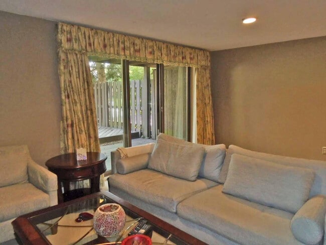 Building Photo - 2547 Meade Ct