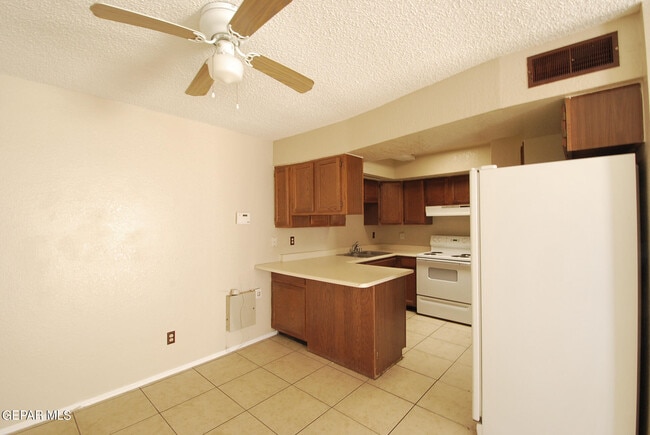 Building Photo - 216 Cutlass Dr