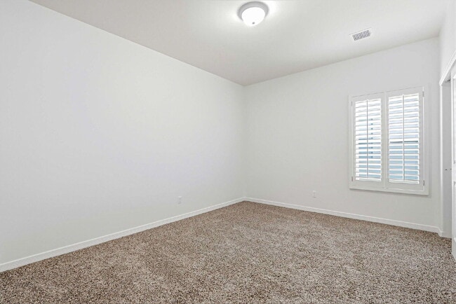 Building Photo - 3 bedroom 2 bath with washer and dryer in 79928