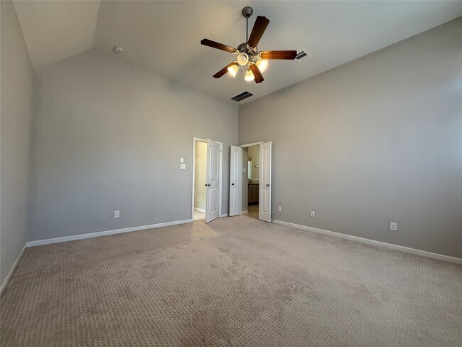 Building Photo - 2018 Royal Landing Dr