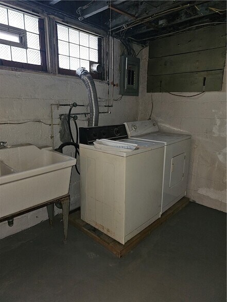 Building Photo - 1301 Broadway Ave