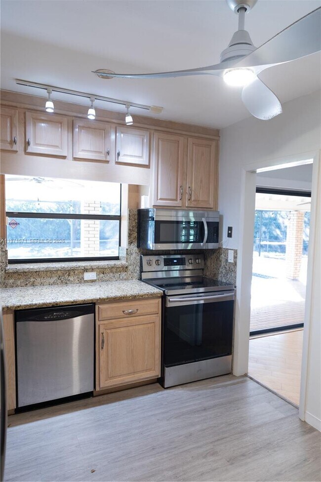 Building Photo - 13125 SW 83rd Ave