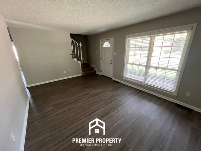 Building Photo - Spacious 4BR/2BA Home in 38118 | Hardwood Floors & Large Fenced Backyard