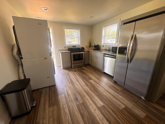 Building Photo - 401 Cedar Lane Rd