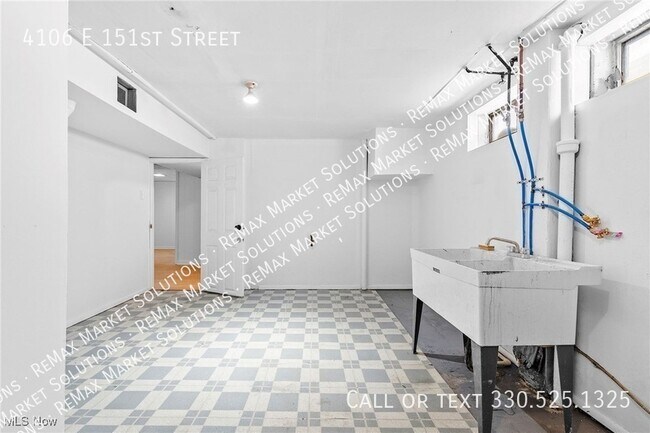 Building Photo - 4106 E 151st St