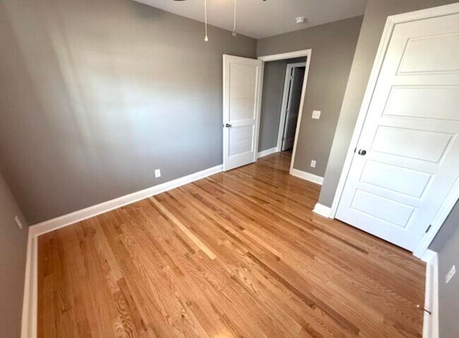 Building Photo - 402 Gunn St