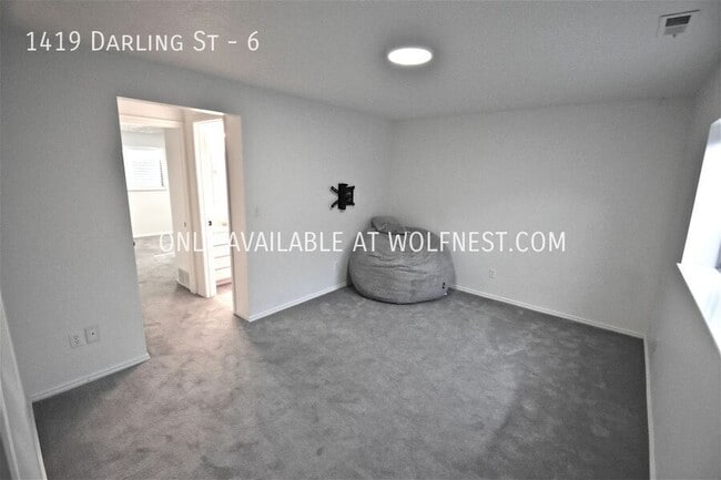 Building Photo - Stunning 3 Bed Ogden Townhome! No Deposit ...