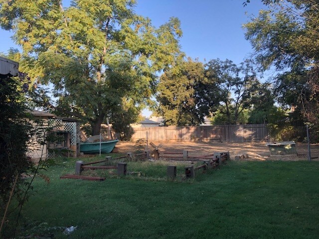 Building Photo - 2538 La Siesta Dr
