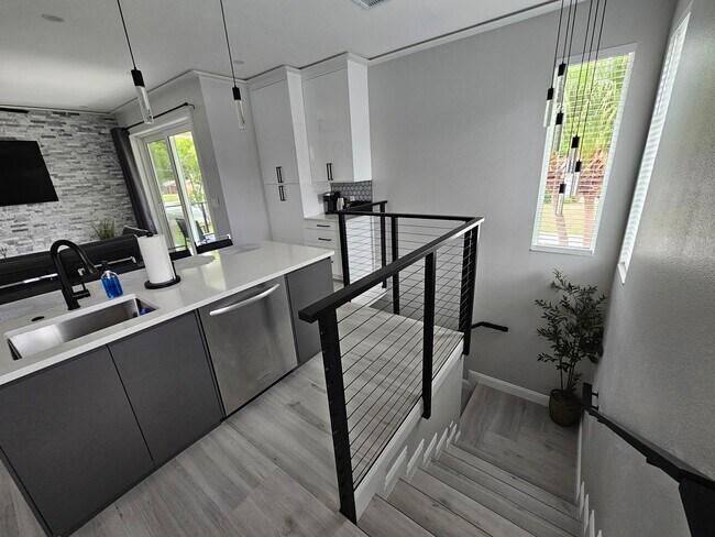 Building Photo - 8797 Rose Way