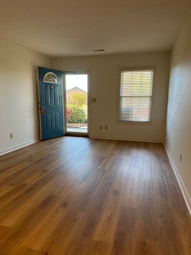 Building Photo - 2 Bedroom / 1 Bath Home Kingsport TN