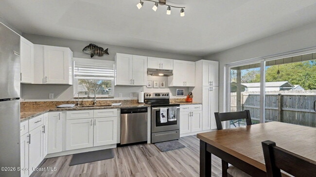 Building Photo - 5780 Palm St