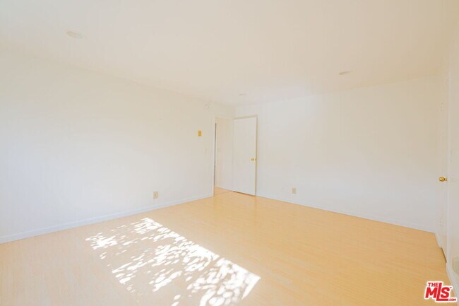 Building Photo - 1544 Stanford St