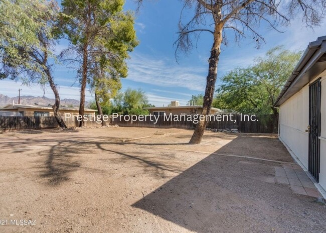 Building Photo - Charming, Updated  Brick Home in Central T...