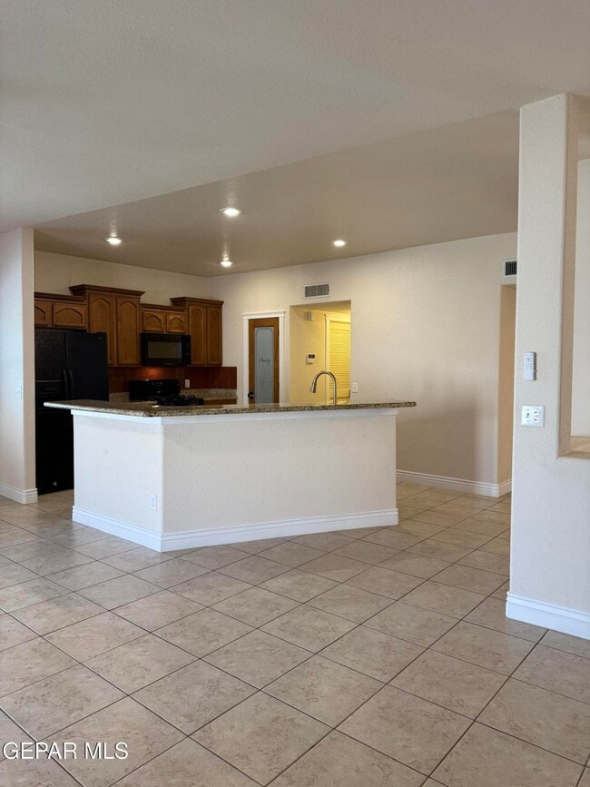 Building Photo - 3737 Tierra Campa Dr