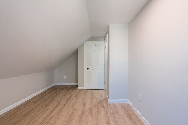Building Photo - Newly renovated apartment for rent by Providence College / Elmhurst(Available 6/1/2026)