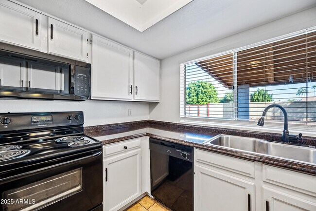 Building Photo - 2211 N Bullmoose Dr