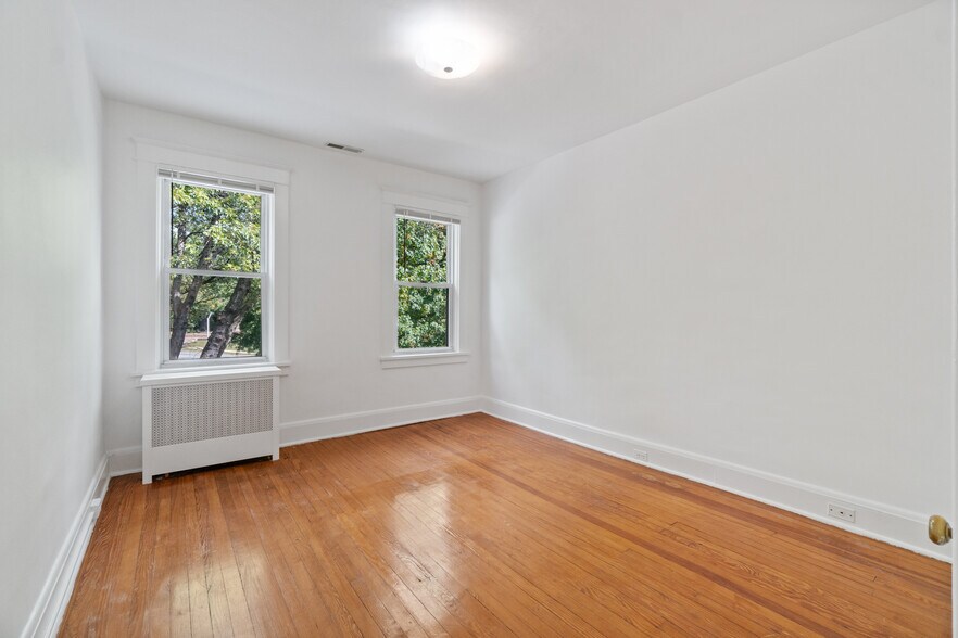 Building Photo - 2926 Wyman Pky