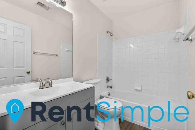 Building Photo - 983 Longview Ln