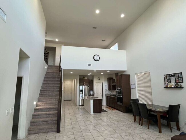 Building Photo - Gorgeous 4 Bed 3.5 Bath Peoria home with EV charging